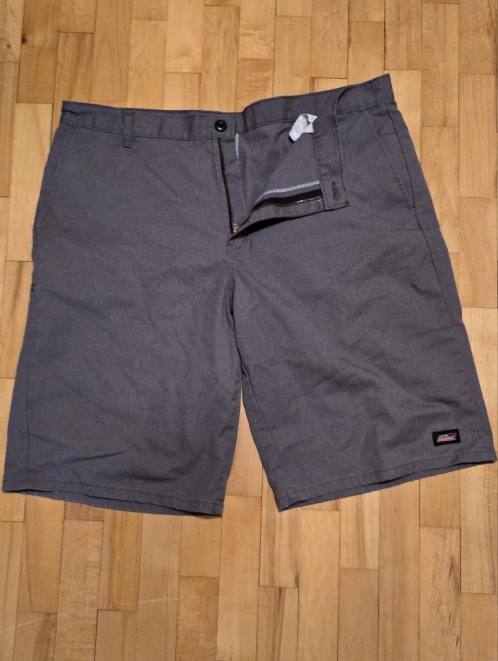Genuine Dickies Flex Relaxed Fit Flat-Front Work Shorts in Gravel Grey Size 40